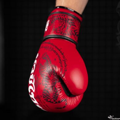 Боксерские перчатки Phantom Muay Thai Red 10 унций (бинты в подарок)