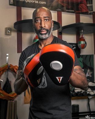 Лапи боксерські TITLE Boxing Incredi-Ball Leather Punch Mitts 2.0 Black/Red