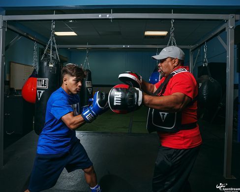 Лапи боксерські TITLE Boxing Aerovent Excel Incredi-Mitts 2.0 Black/Red/White